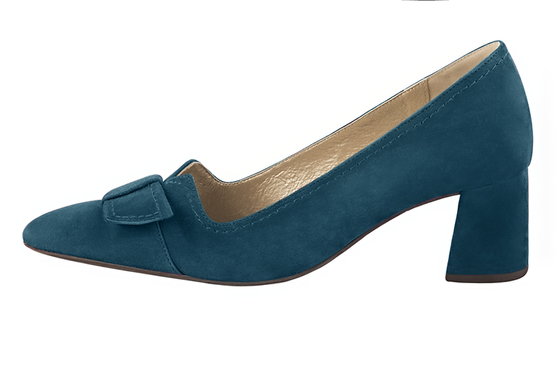 Peacock blue women's dress pumps, with a knot on the front. Tapered toe. Medium flare heels. Profile view - Florence KOOIJMAN